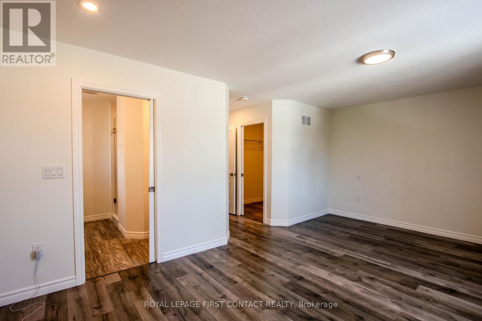 144 MEMORIAL AVENUE Image 18