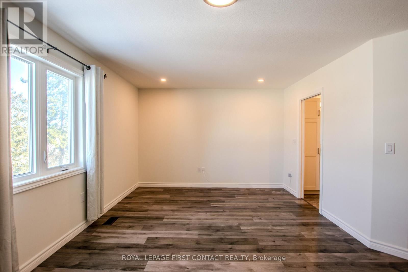 144 MEMORIAL AVENUE Image 19