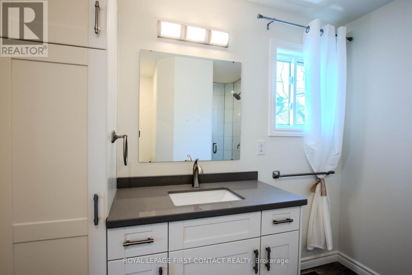 144 MEMORIAL AVENUE Image 23