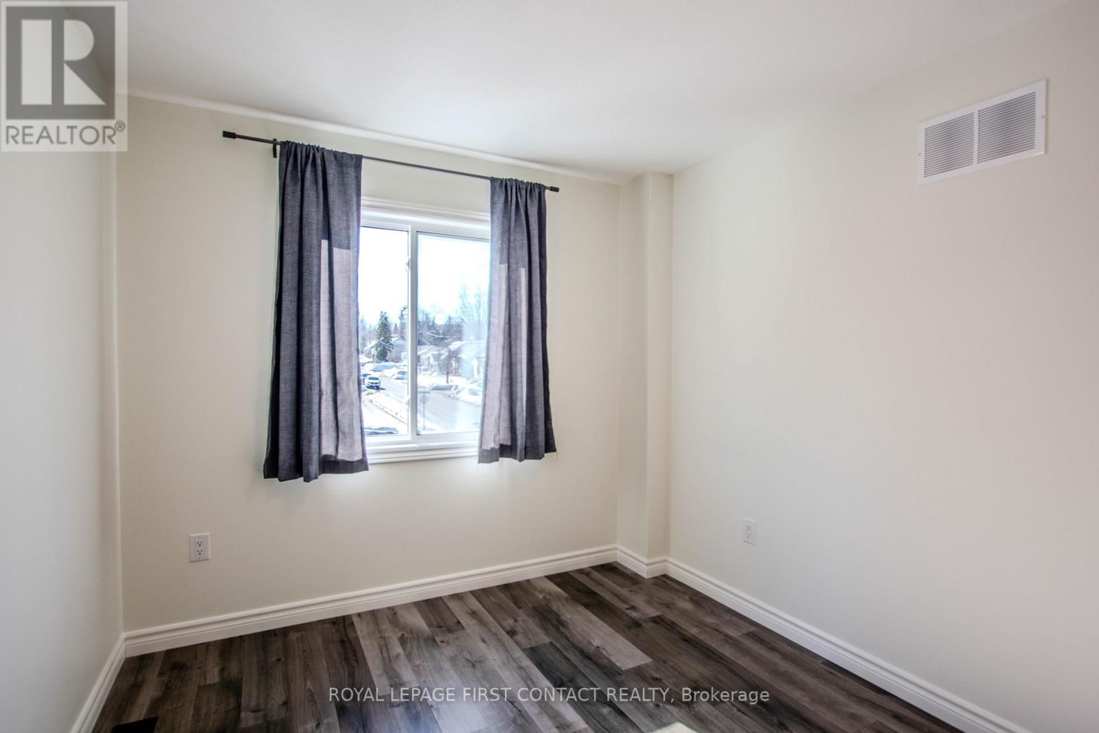 144 MEMORIAL AVENUE Image 26