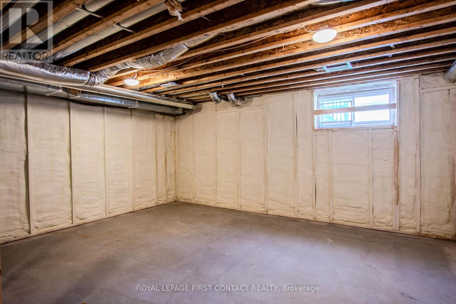 144 MEMORIAL AVENUE Image 29