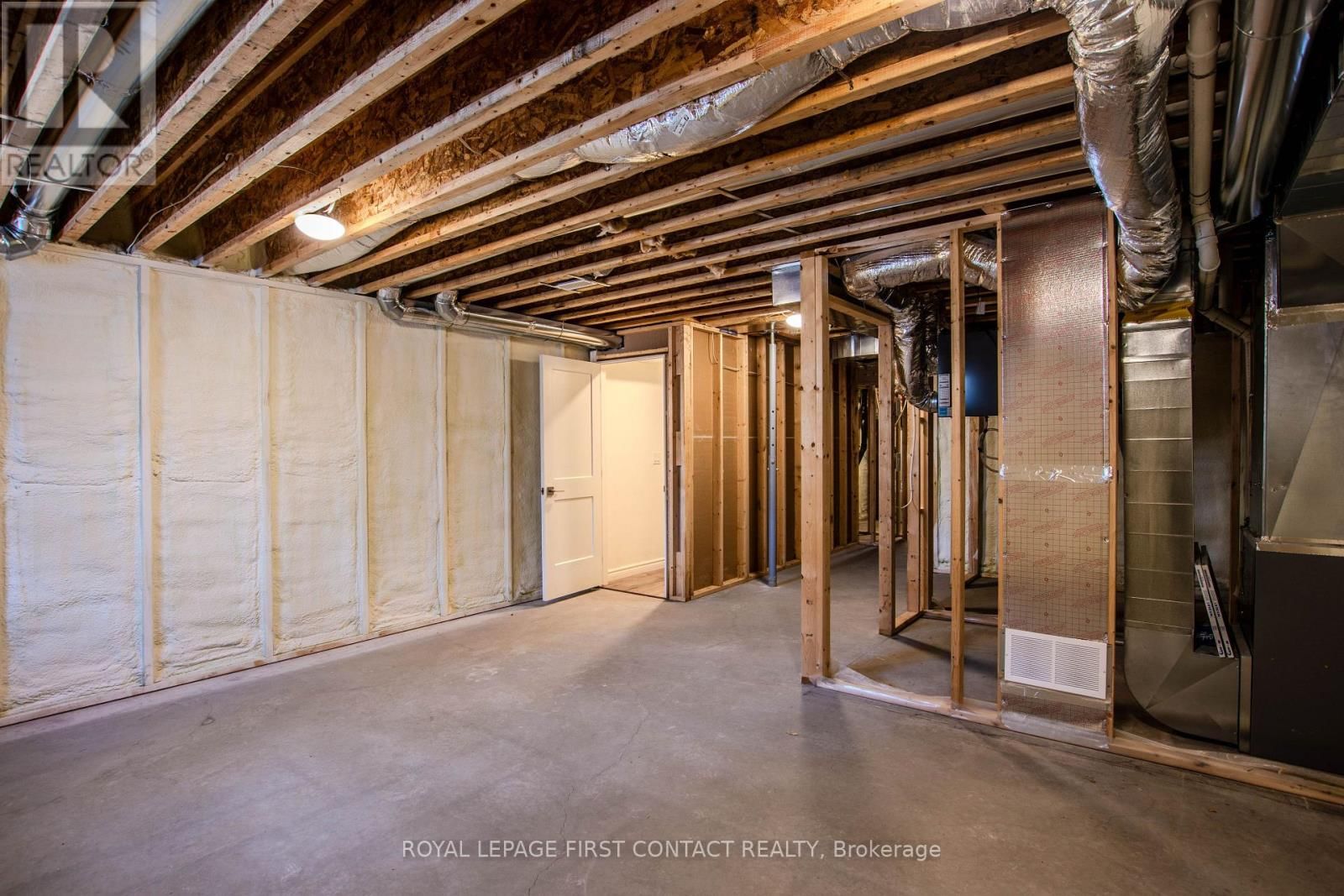 144 MEMORIAL AVENUE Image 30