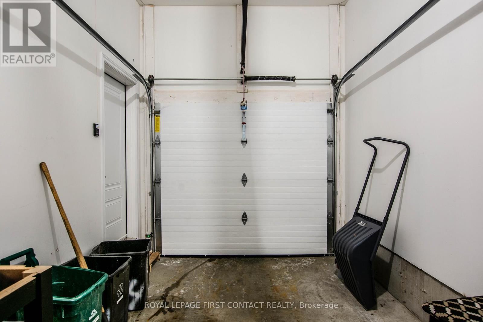 144 MEMORIAL AVENUE Image 33