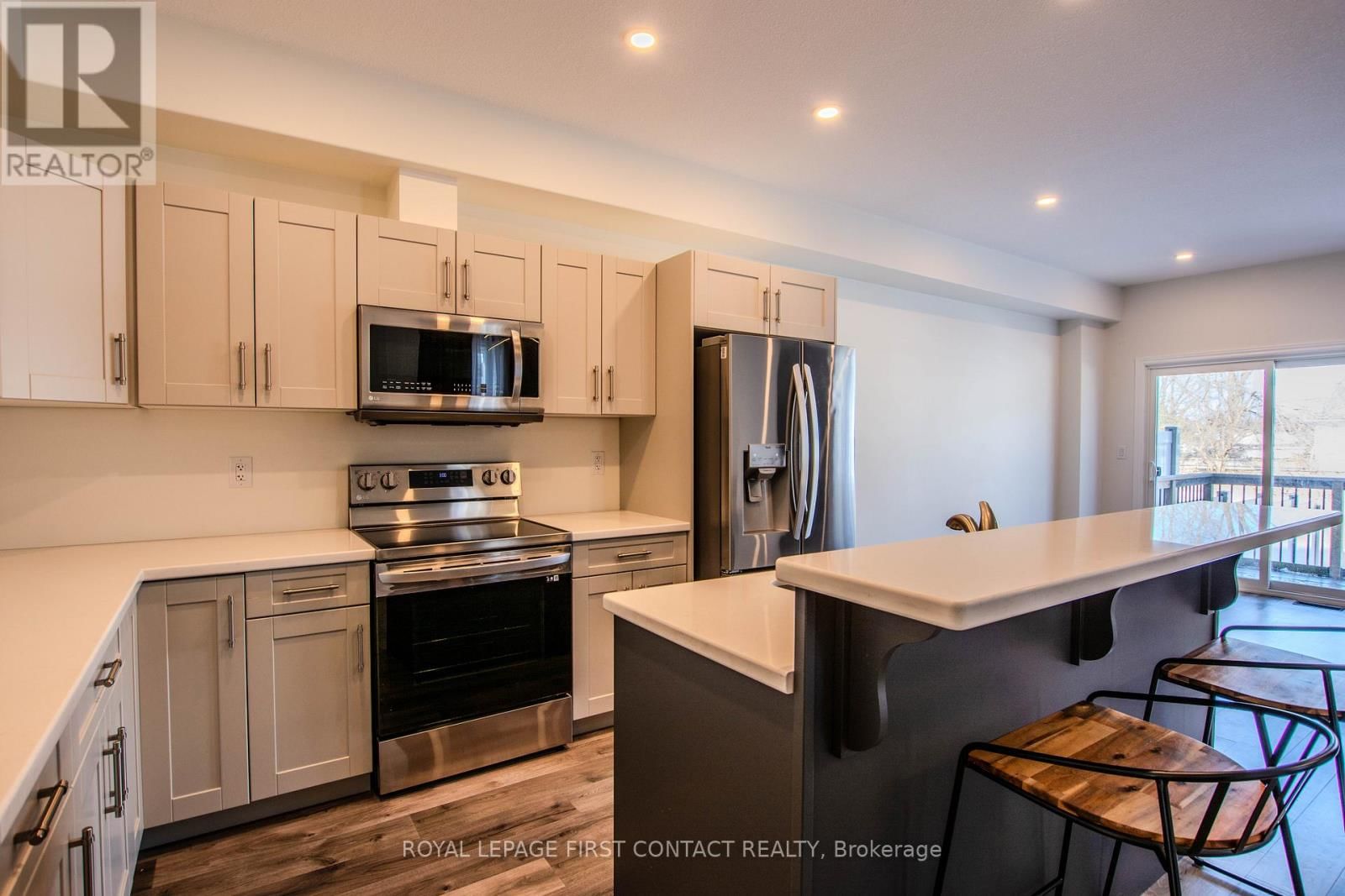 144 MEMORIAL AVENUE Image 4