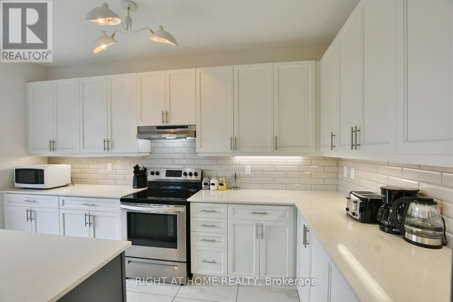 94 KIRBY AVENUE Image 12