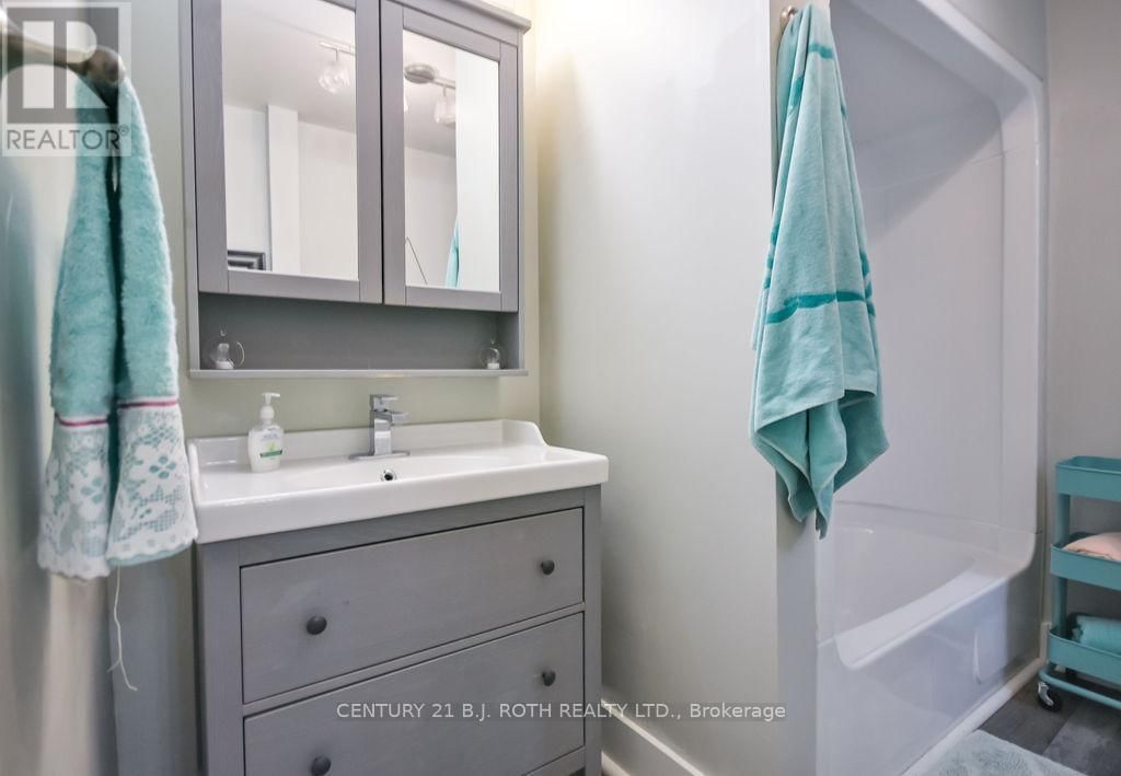 39 GROVE STREET WEST Image 25