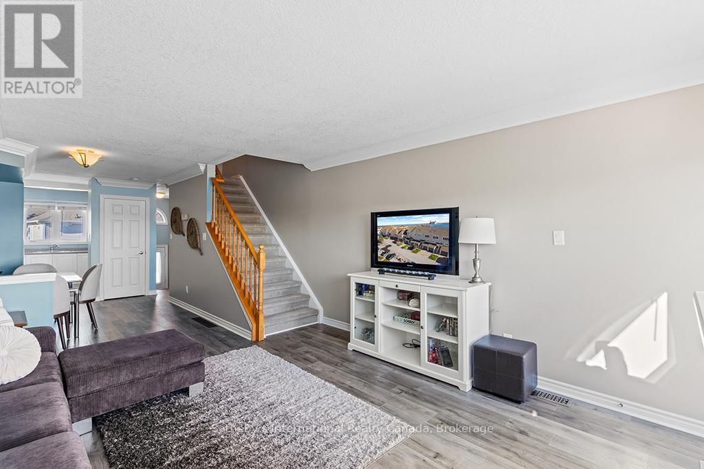 61 CRANBERRY SURF Image 15