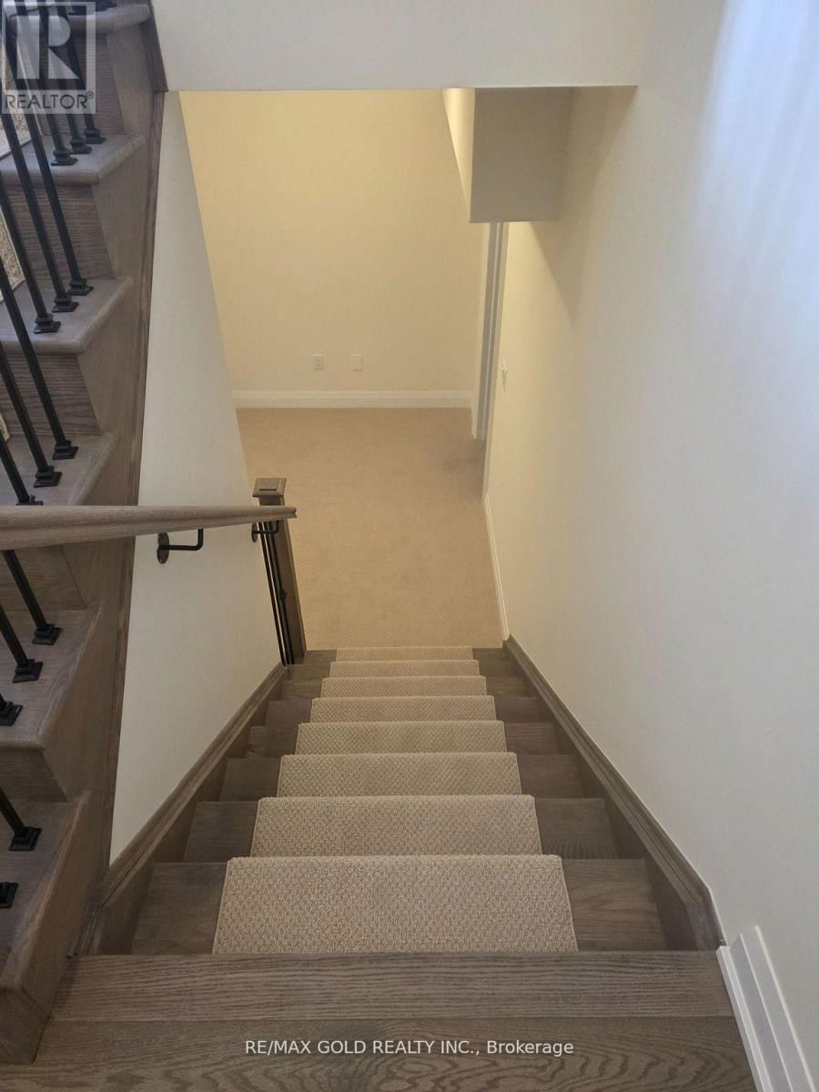 8 VINNICOMBE DRIVE Image 27