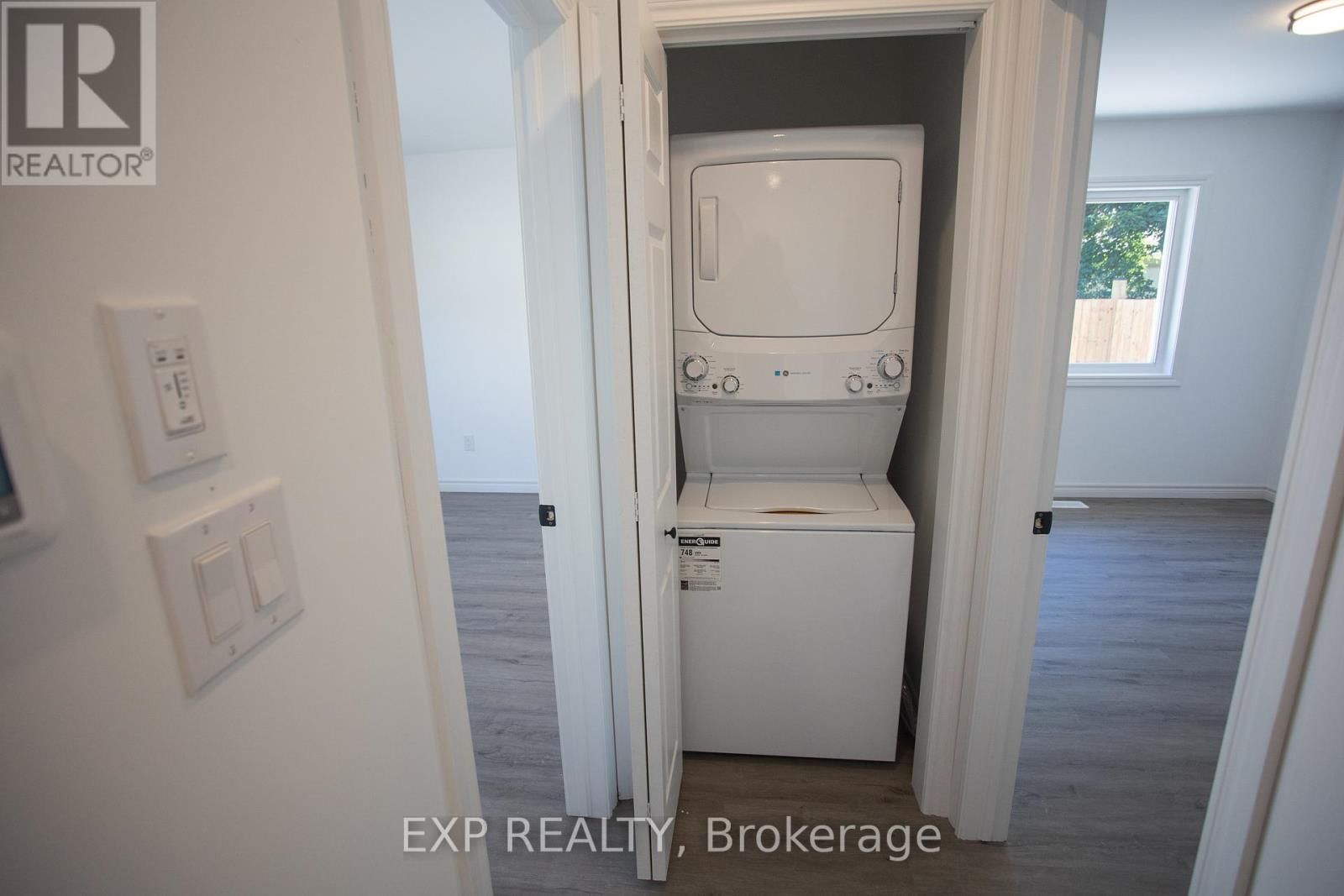 Unit C - 277 GROVE STREET EAST Image 4