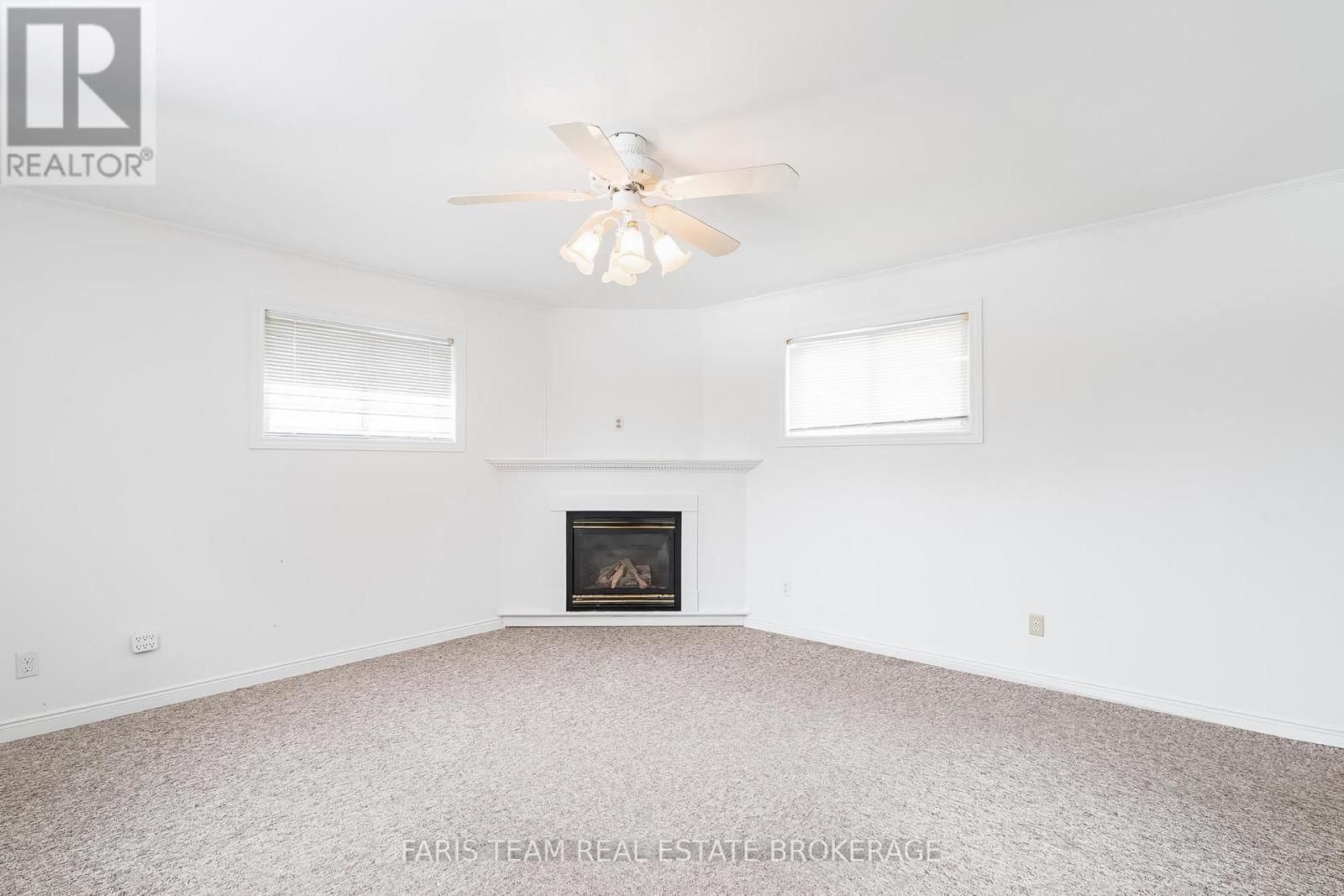 240 LACLIE STREET Image 11