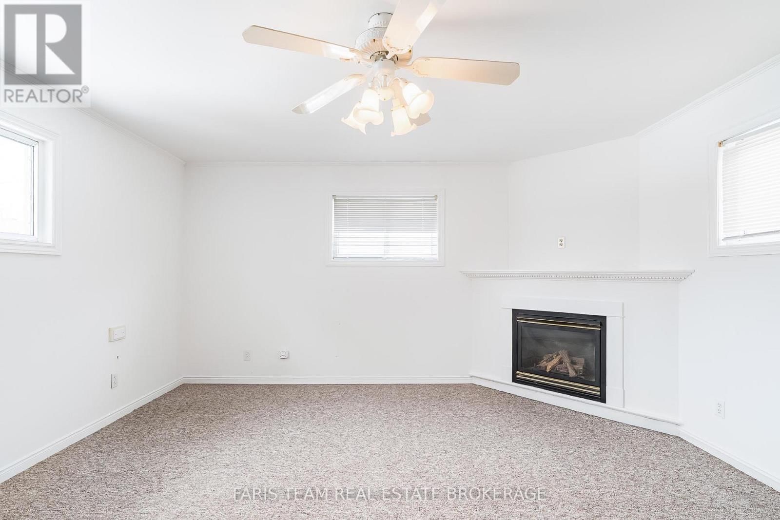 240 LACLIE STREET Image 12