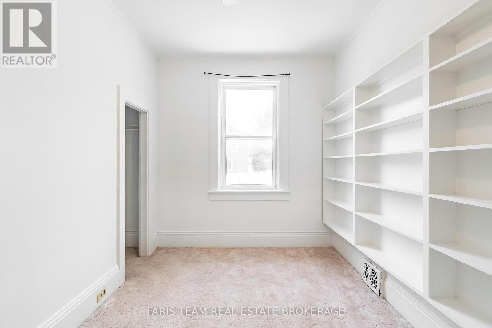 240 LACLIE STREET Image 17