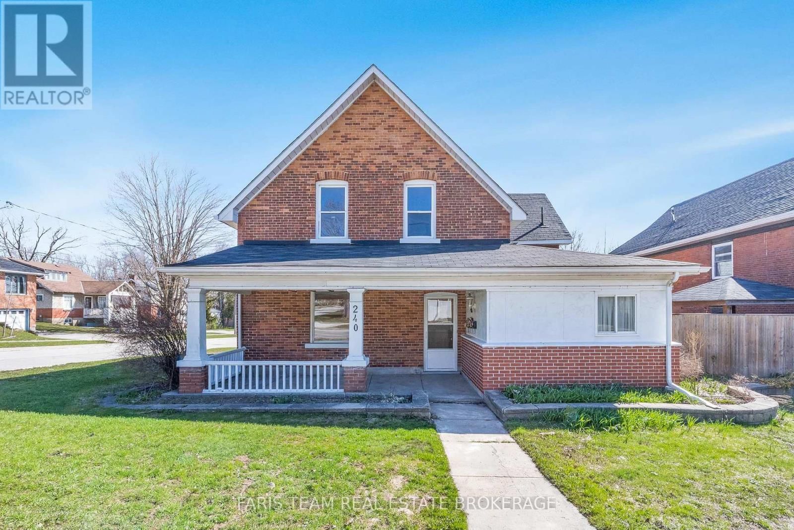 240 LACLIE STREET Image 2