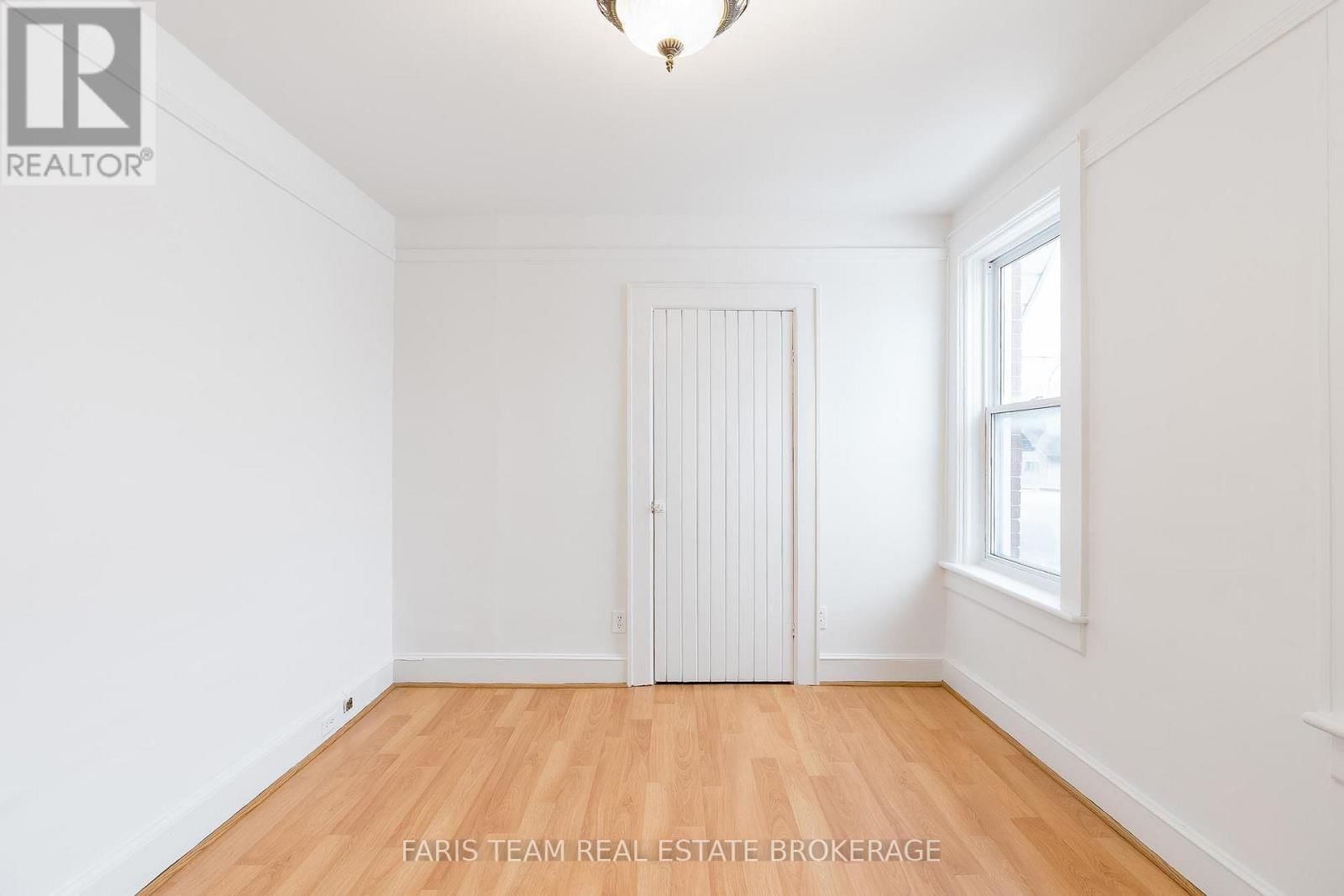 240 LACLIE STREET Image 20