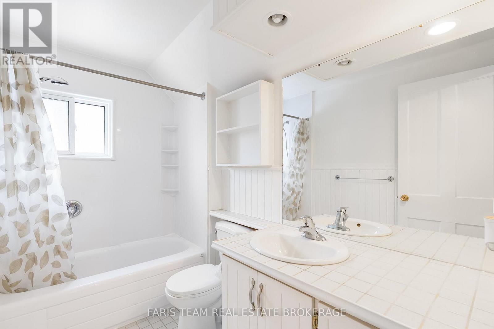 240 LACLIE STREET Image 22