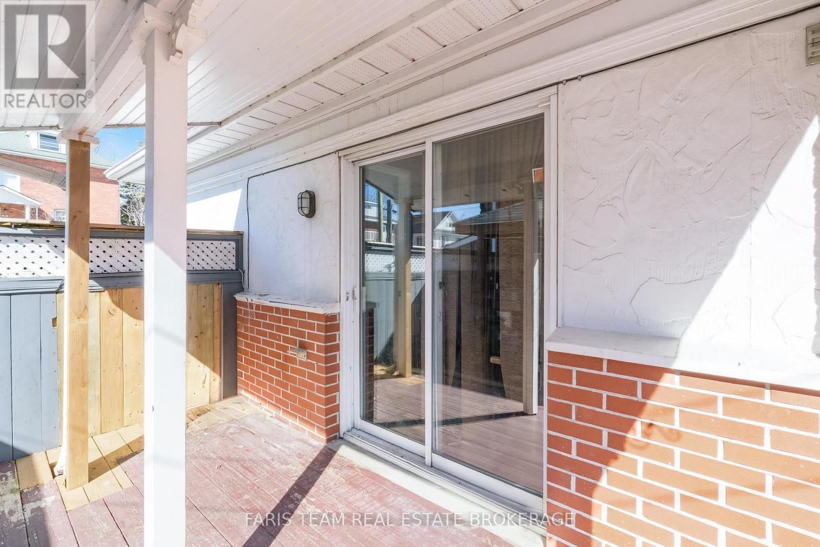 240 LACLIE STREET Image 23