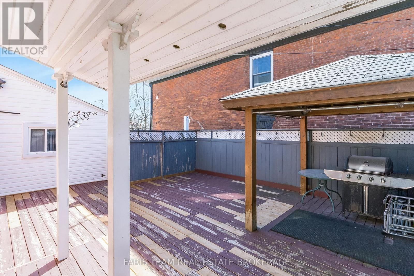 240 LACLIE STREET Image 24