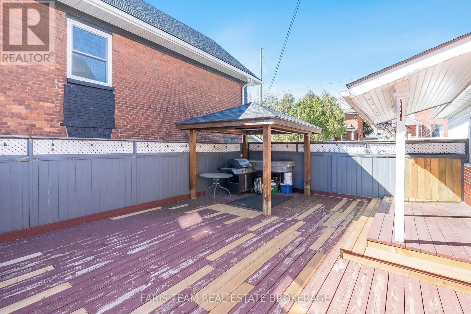 240 LACLIE STREET Image 25