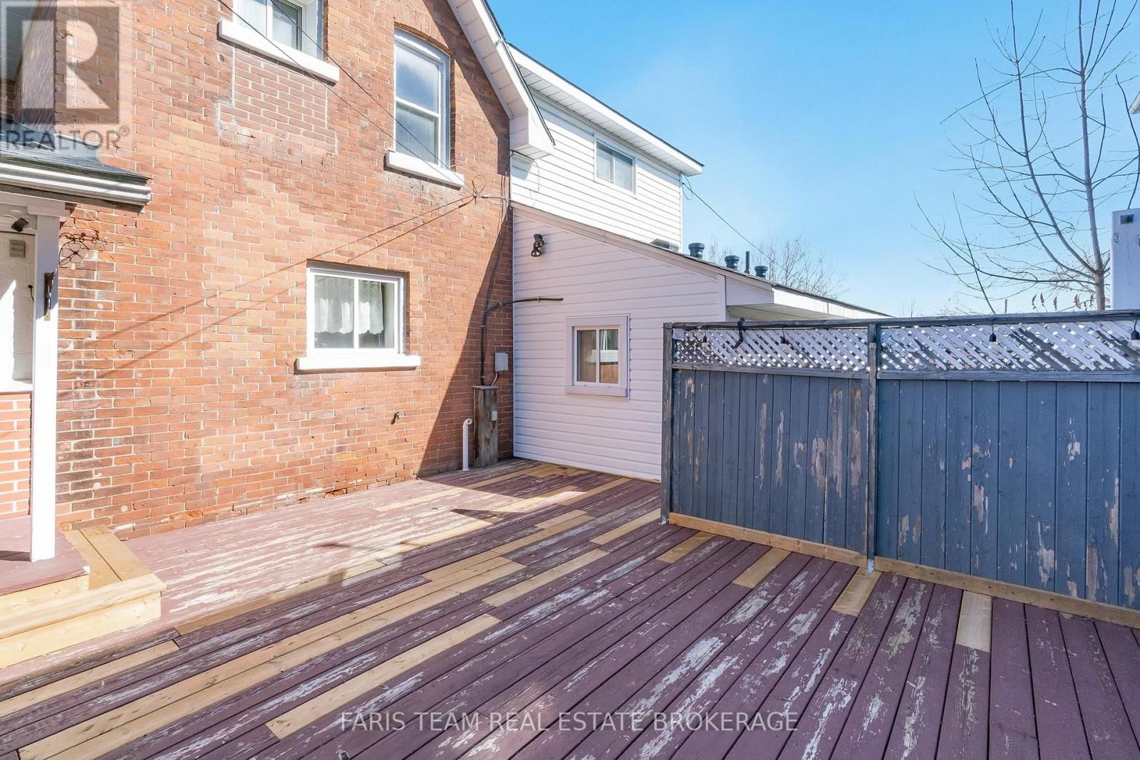 240 LACLIE STREET Image 26