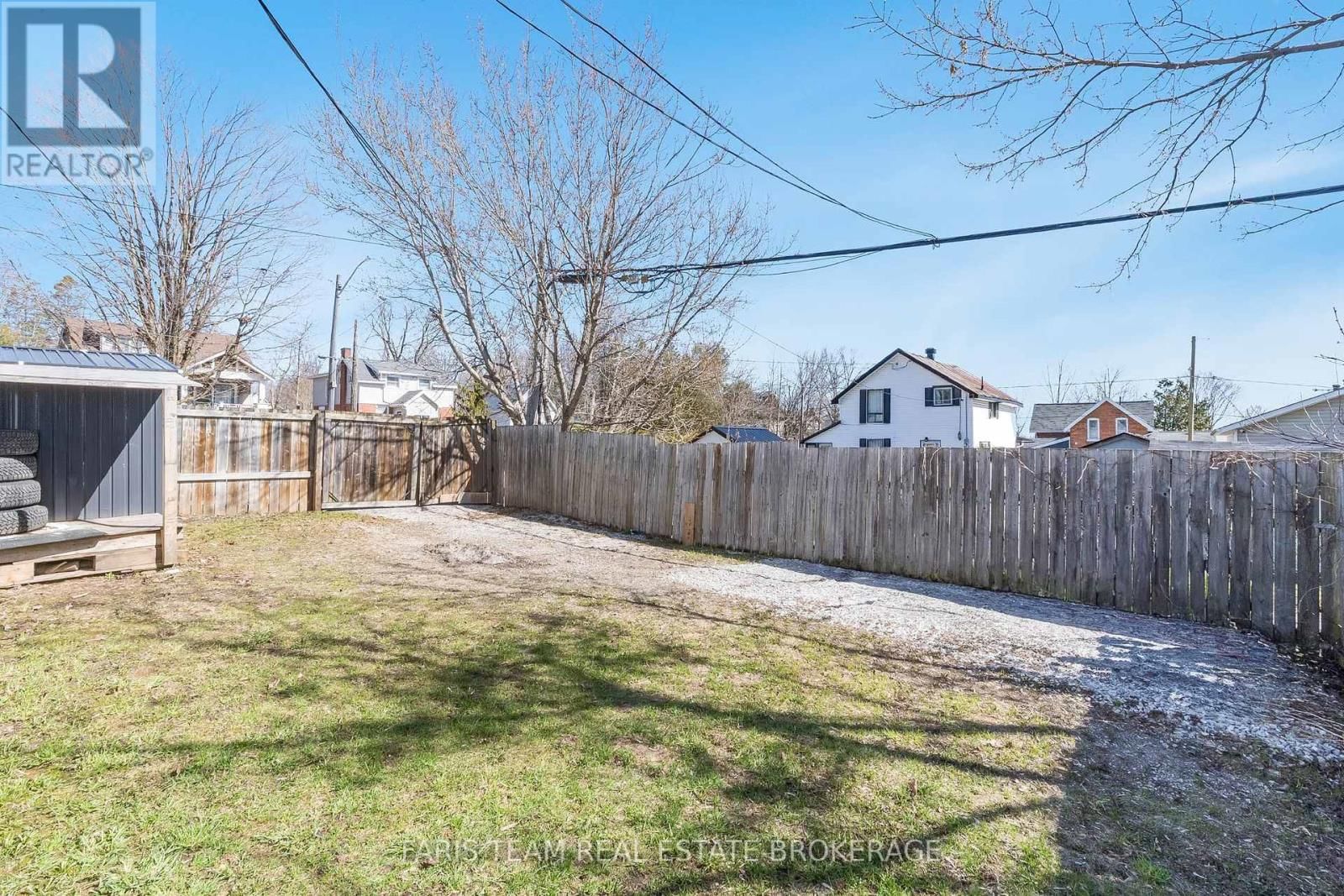 240 LACLIE STREET Image 27