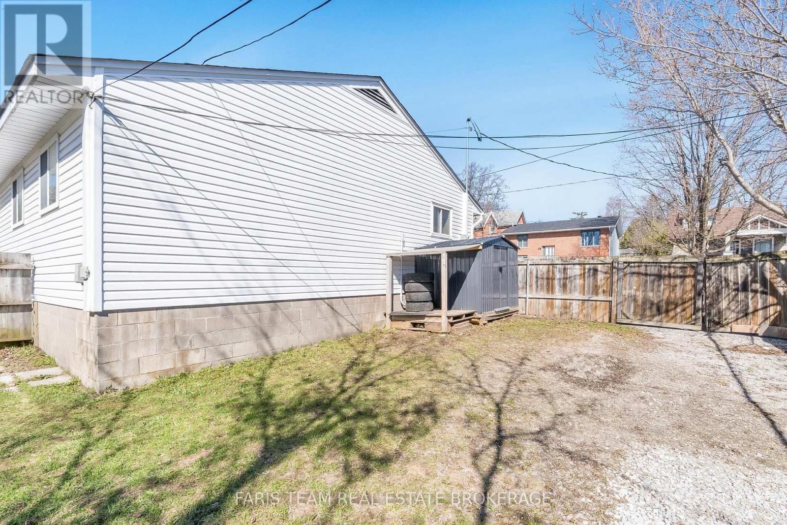 240 LACLIE STREET Image 28