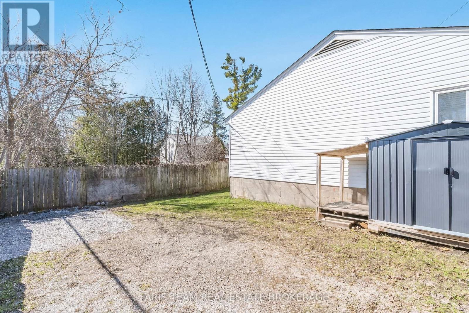 240 LACLIE STREET Image 29