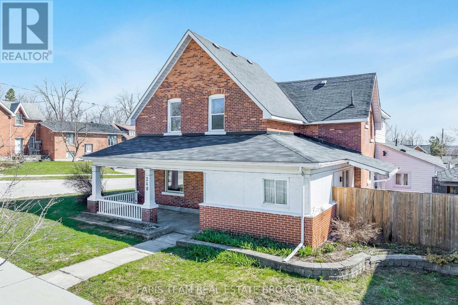 240 LACLIE STREET Image 3