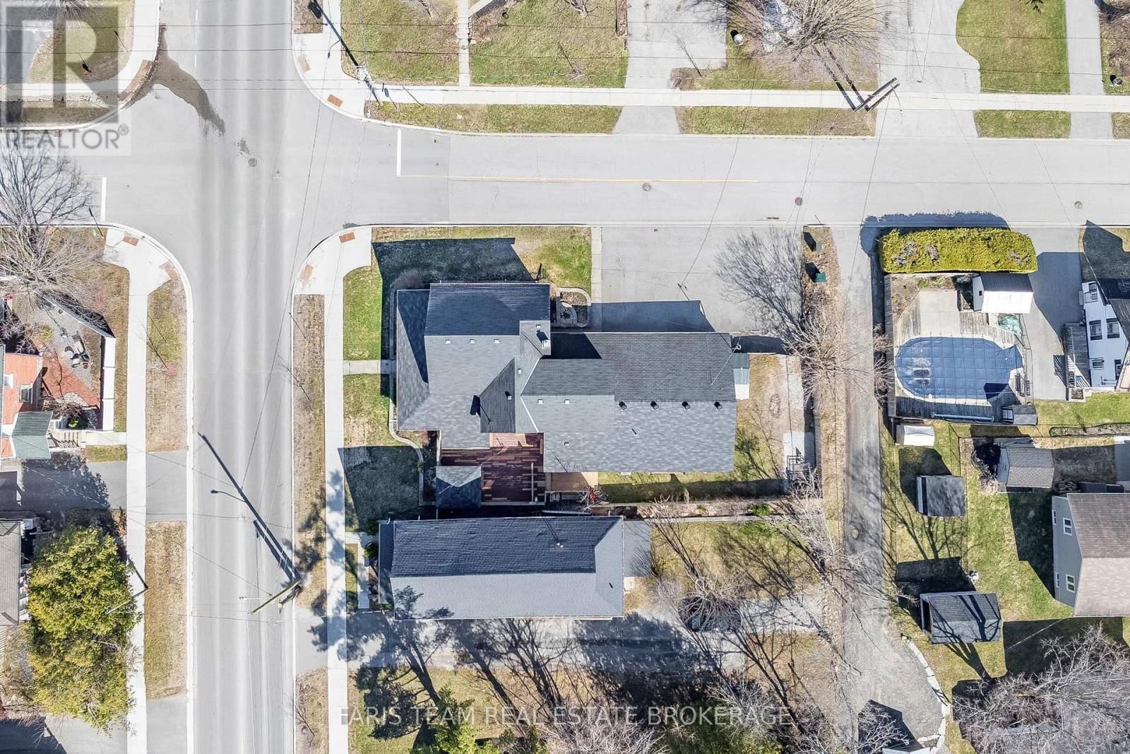 240 LACLIE STREET Image 30