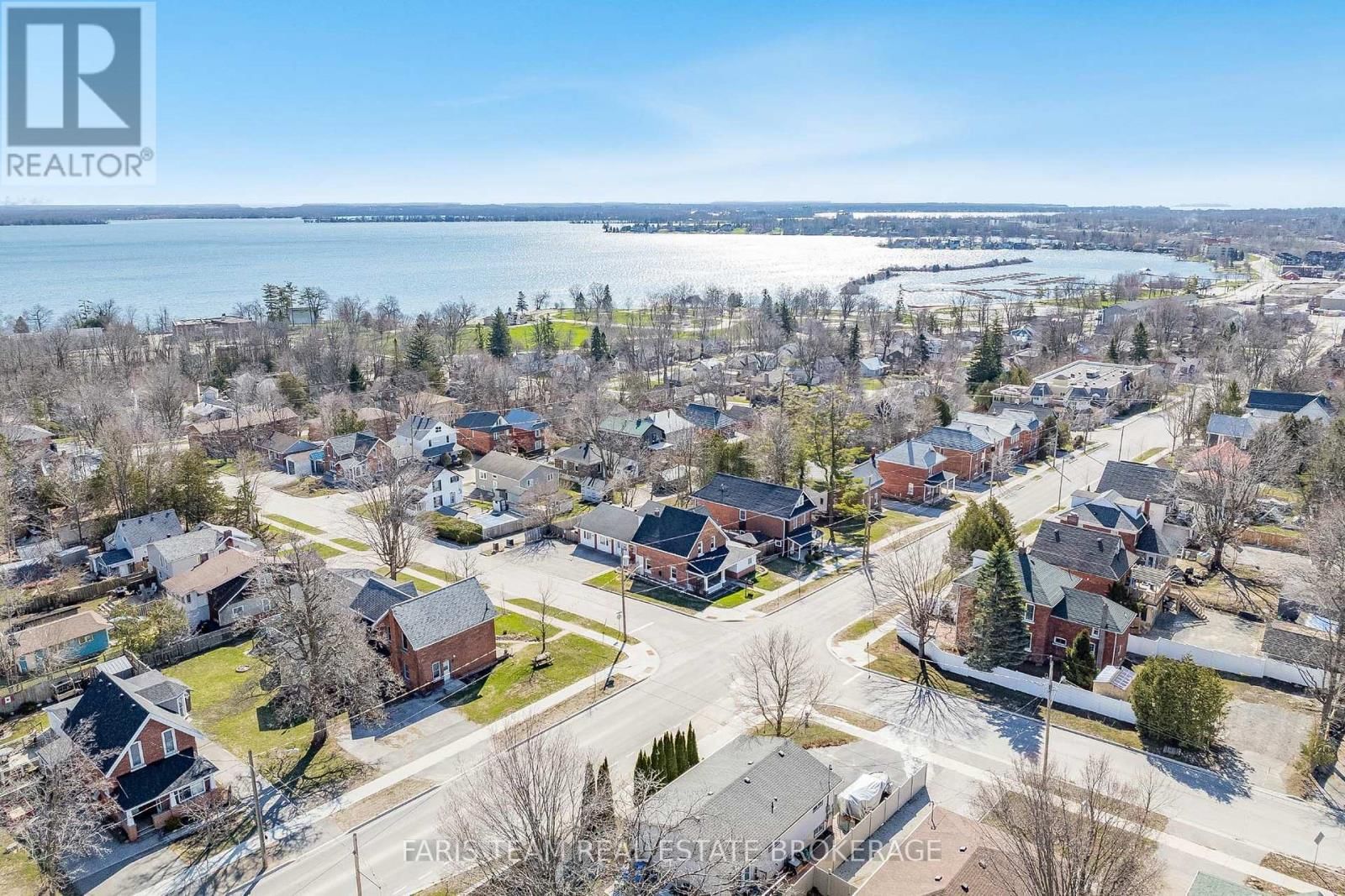 240 LACLIE STREET Image 31