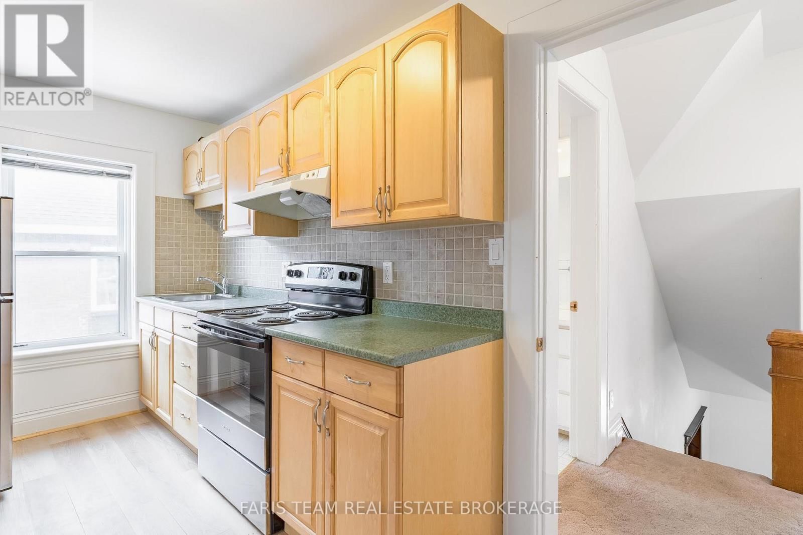 240 LACLIE STREET Image 5