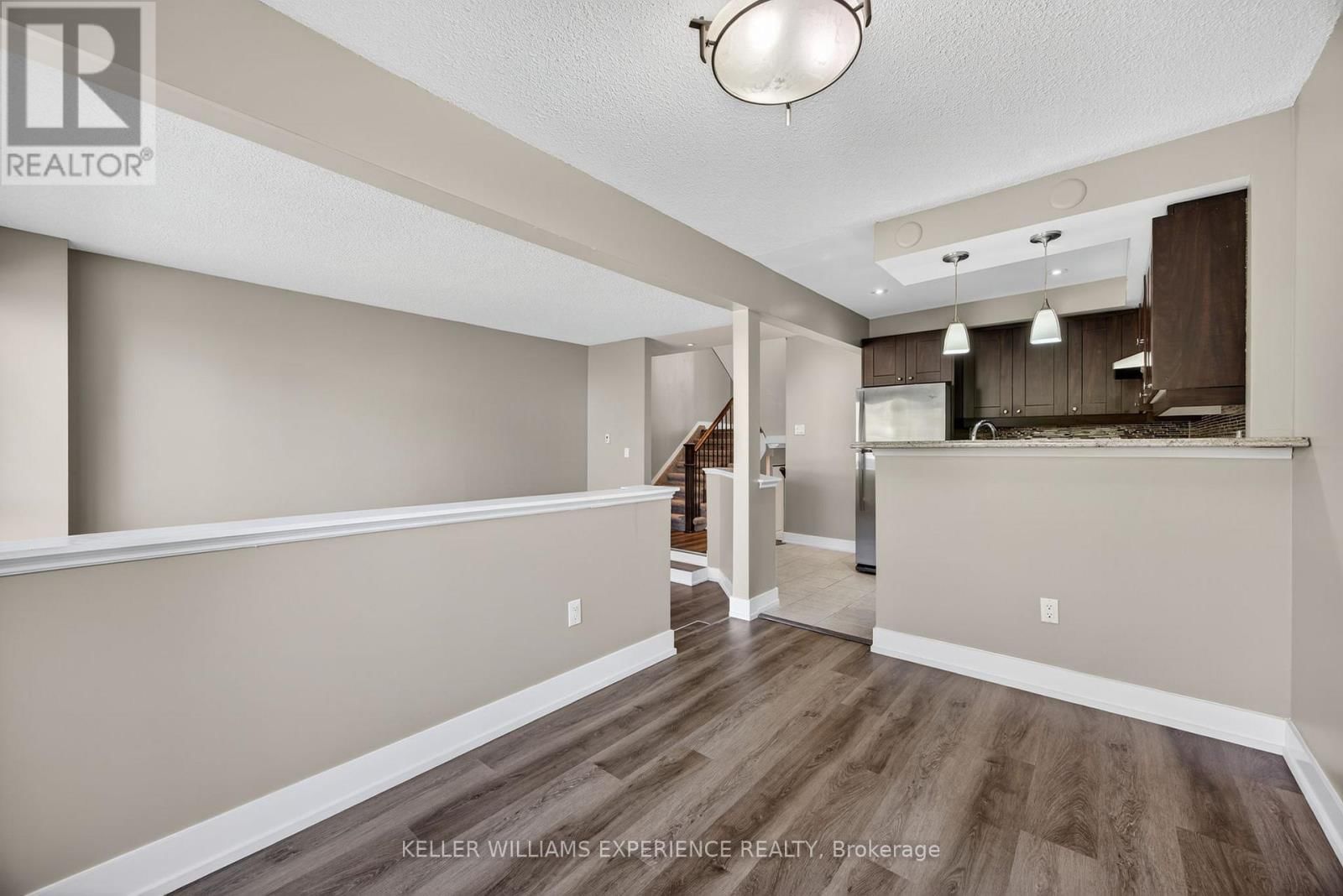 #22 - 12 LANKIN BOULEVARD Image 11