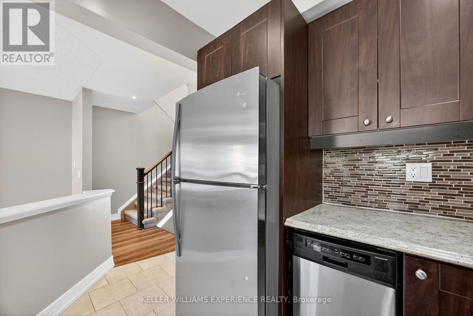 #22 - 12 LANKIN BOULEVARD Image 16