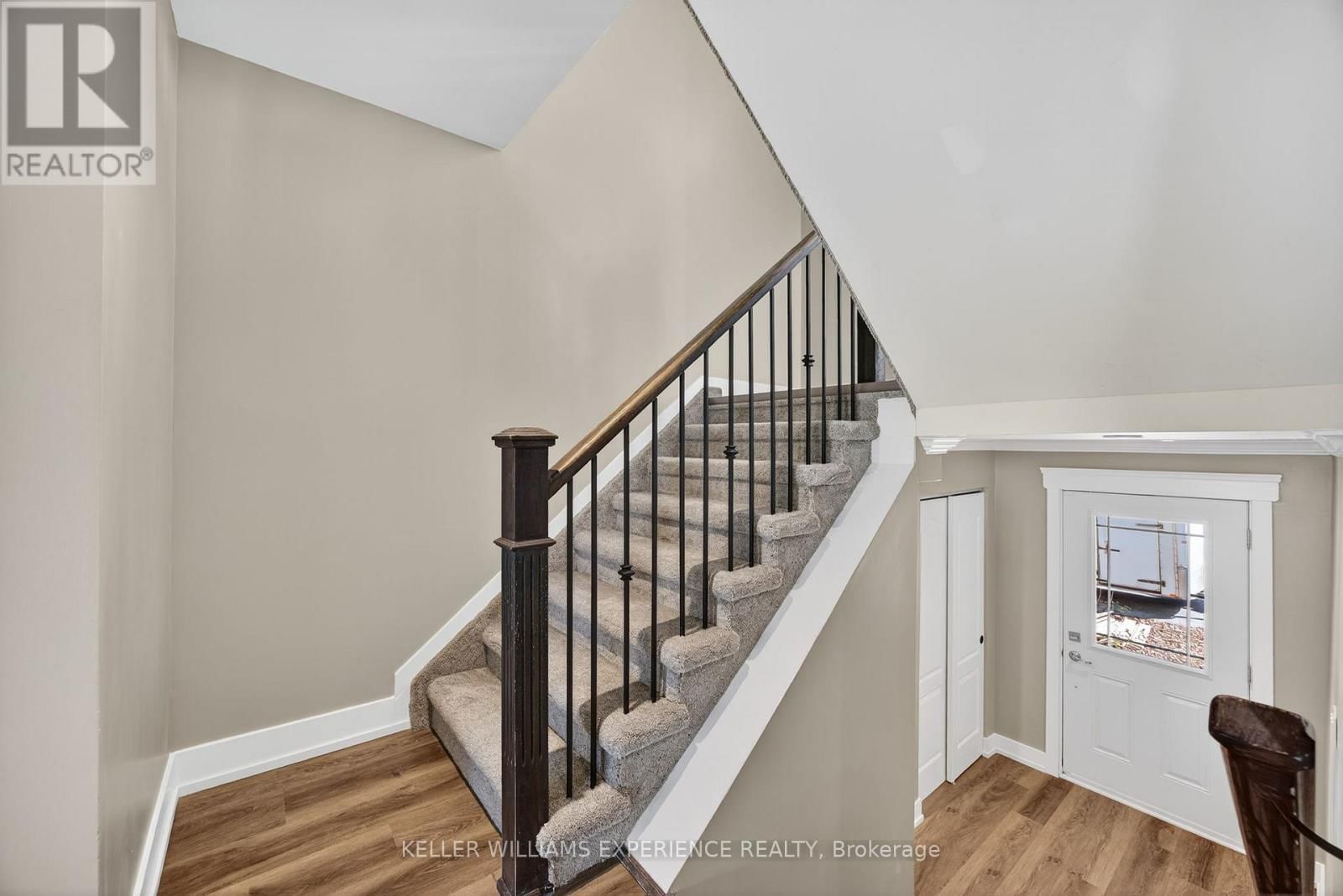 #22 - 12 LANKIN BOULEVARD Image 17