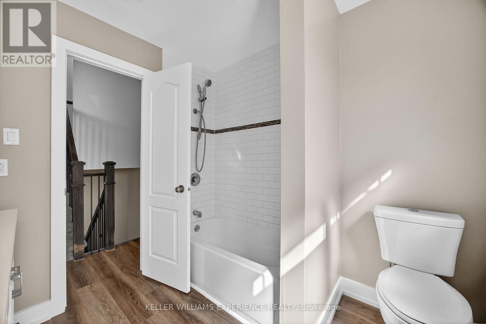 #22 - 12 LANKIN BOULEVARD Image 23