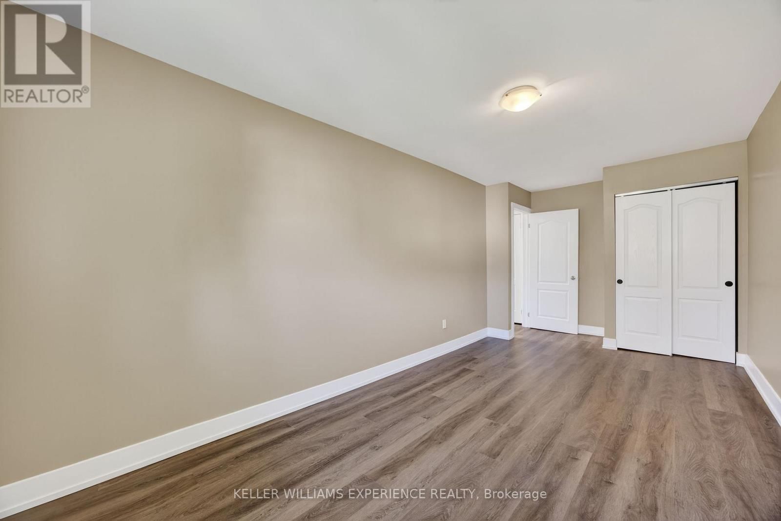 #22 - 12 LANKIN BOULEVARD Image 27