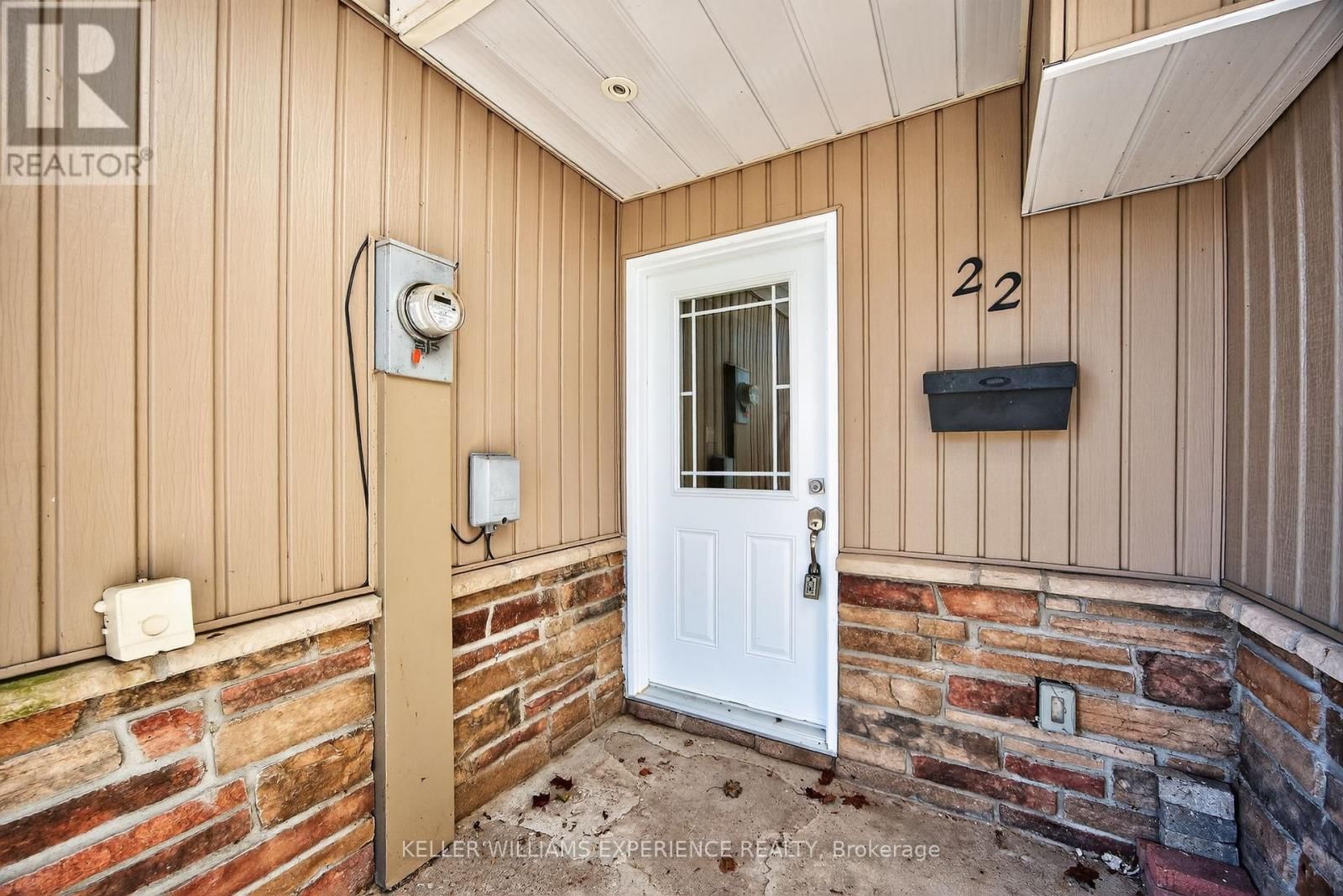 #22 - 12 LANKIN BOULEVARD Image 3