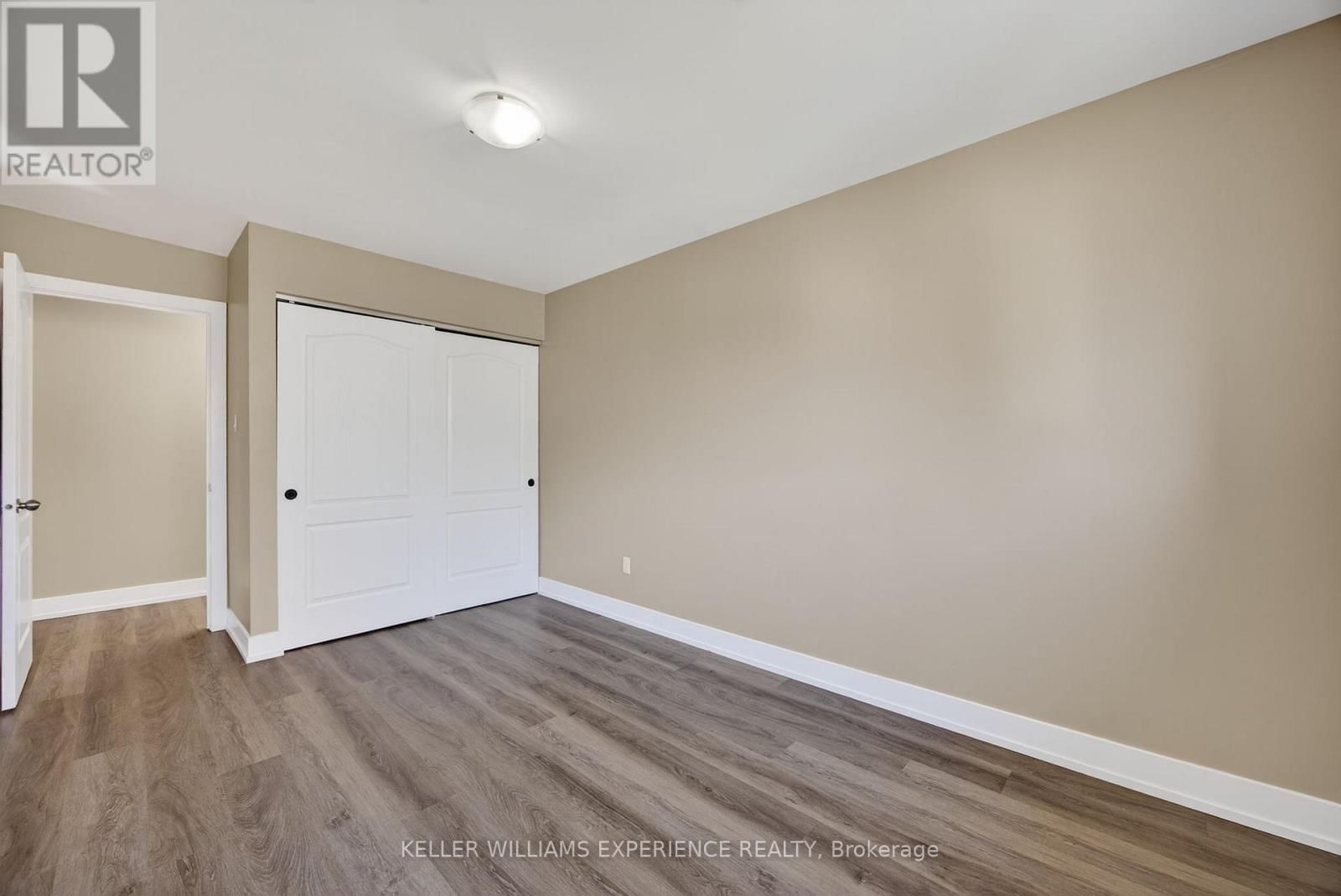 #22 - 12 LANKIN BOULEVARD Image 30