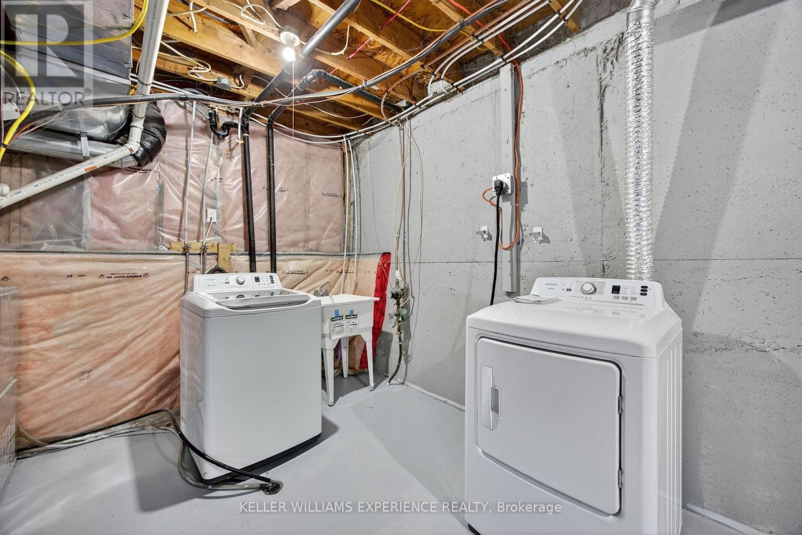 #22 - 12 LANKIN BOULEVARD Image 32