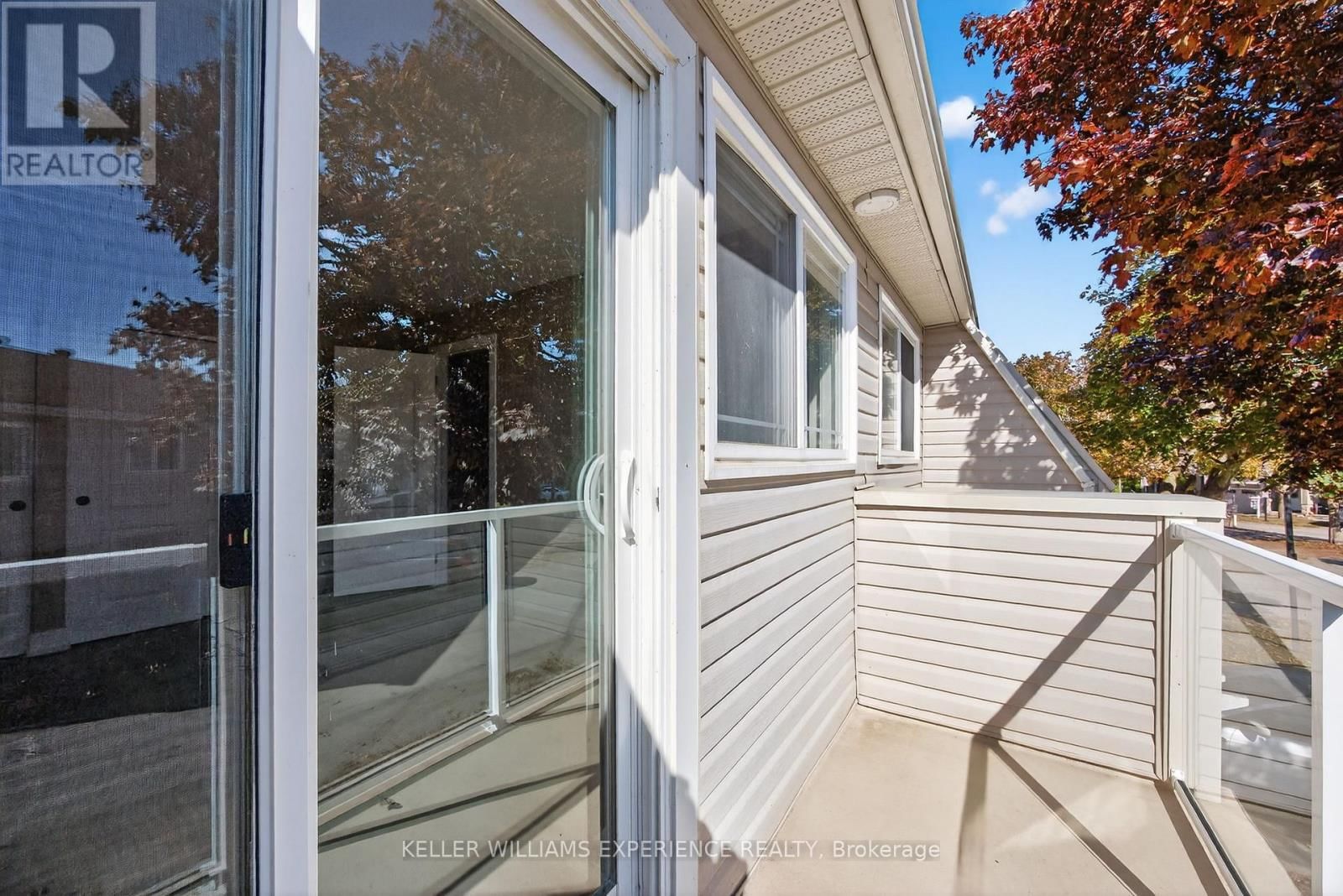 #22 - 12 LANKIN BOULEVARD Image 33