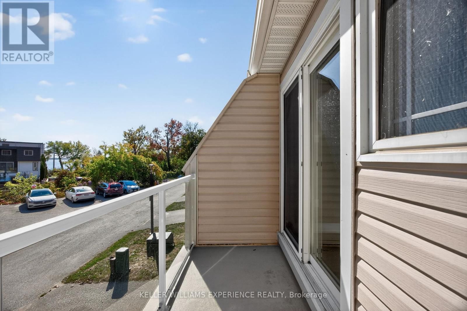 #22 - 12 LANKIN BOULEVARD Image 35