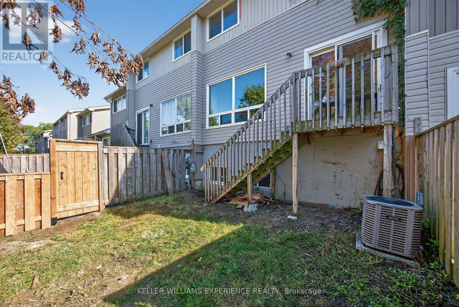 #22 - 12 LANKIN BOULEVARD Image 36