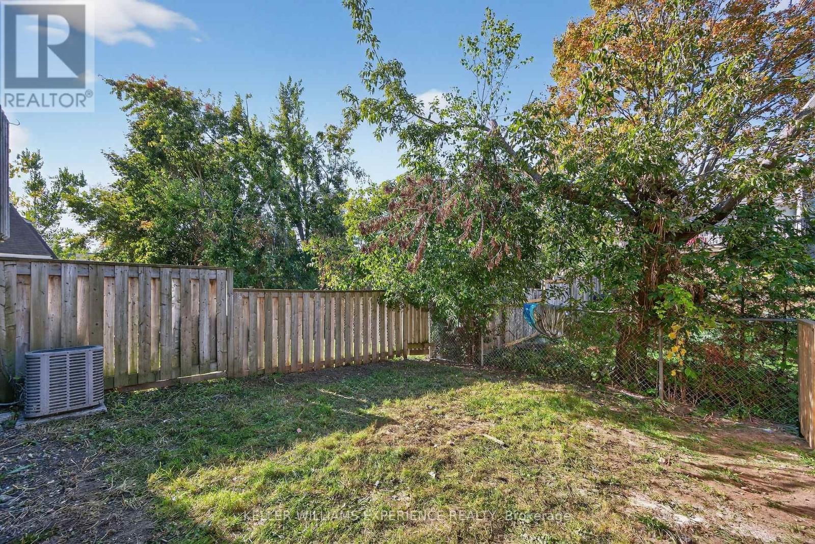 #22 - 12 LANKIN BOULEVARD Image 38