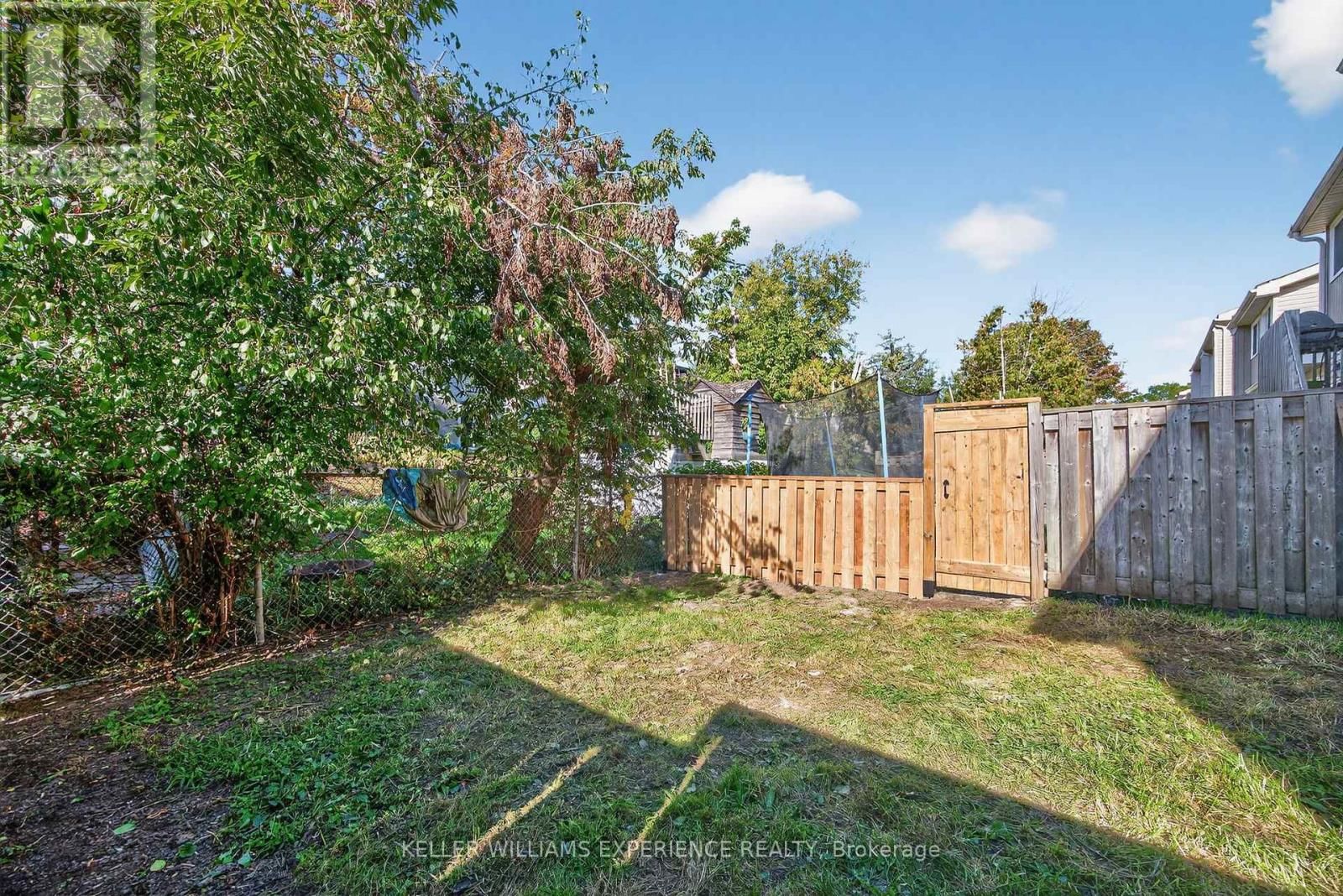 #22 - 12 LANKIN BOULEVARD Image 40