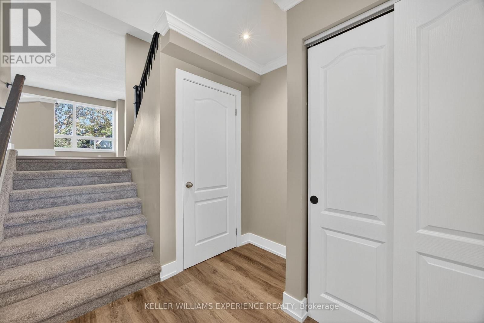 #22 - 12 LANKIN BOULEVARD Image 5