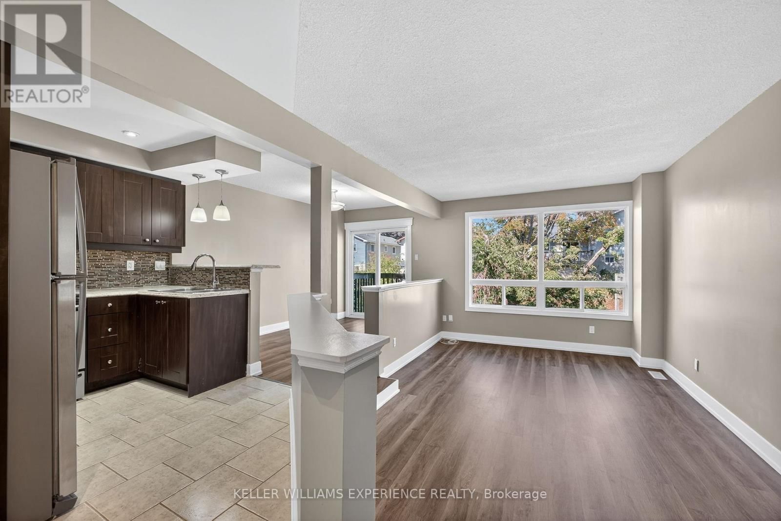 #22 - 12 LANKIN BOULEVARD Image 6