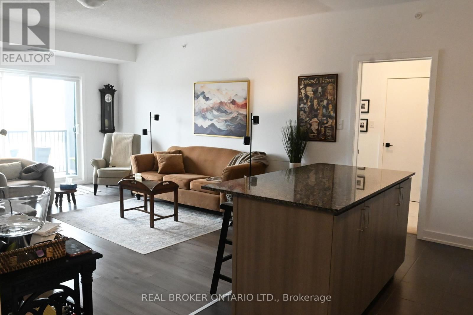 204 - 4 SPICE WAY Image 1