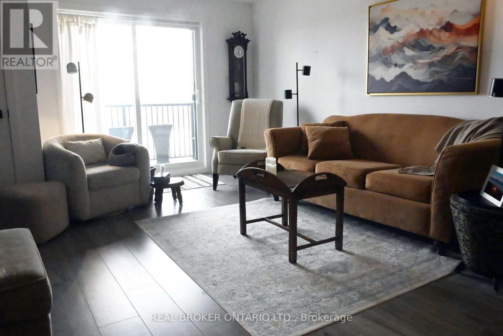 204 - 4 SPICE WAY Image 2