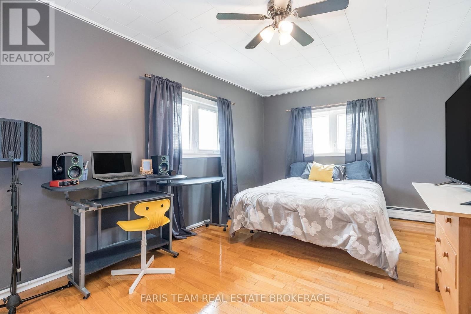 160 LAFONTAINE ROAD WEST Image 32