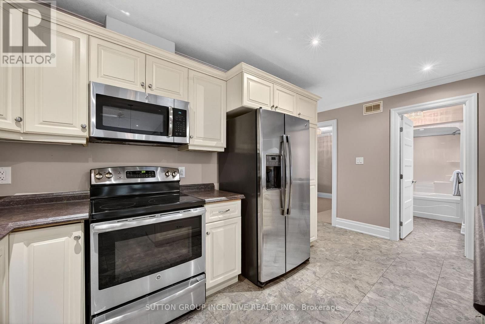 53 CLOVER CRESCENT Image 10