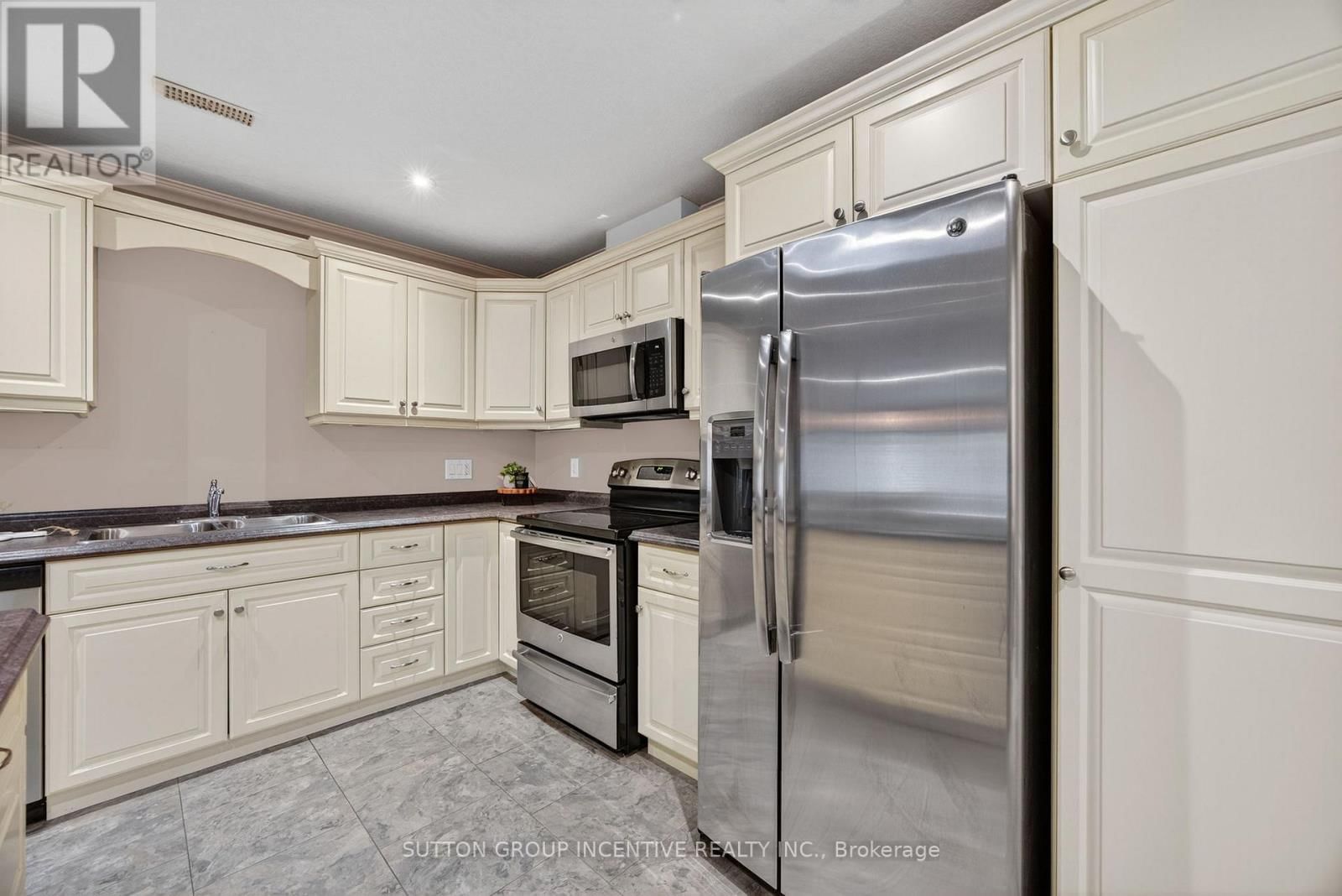 53 CLOVER CRESCENT Image 11